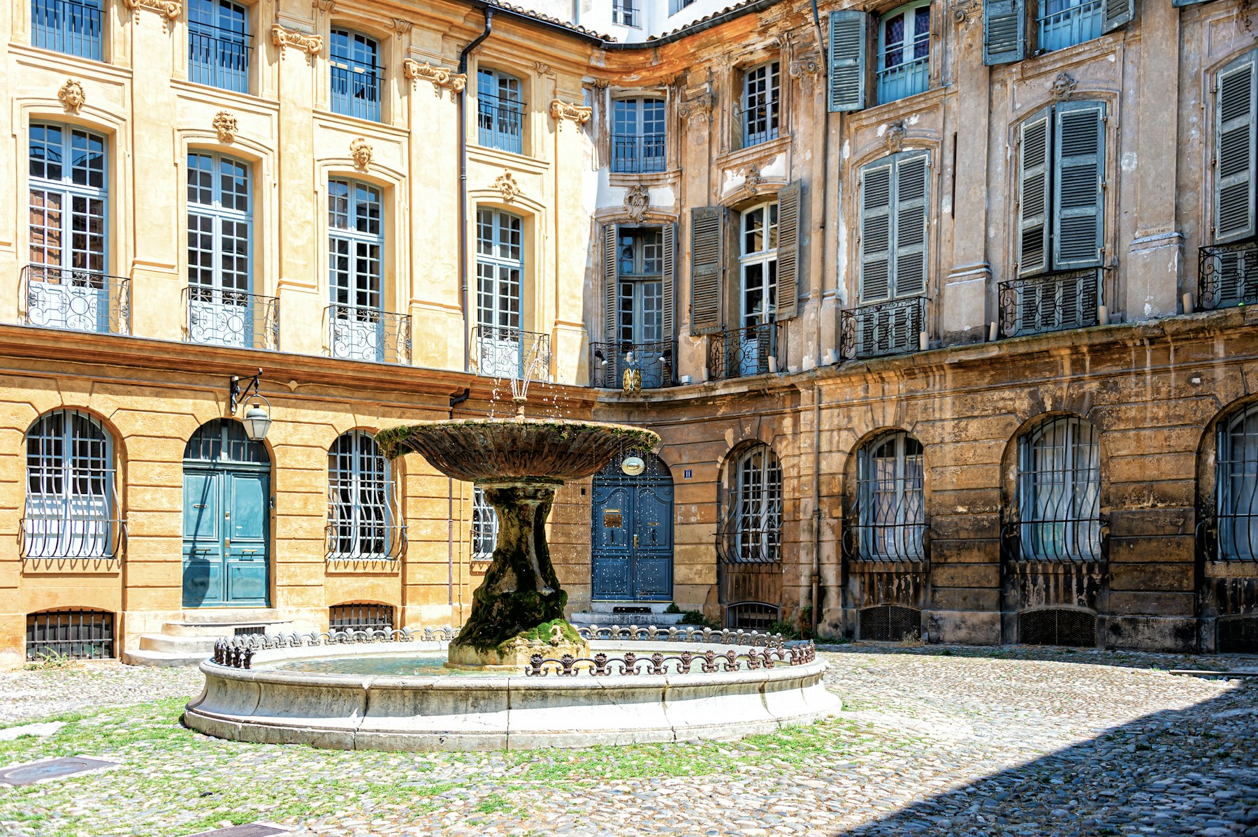 Cour d’un hôtel particulier à Aix-en-Provence